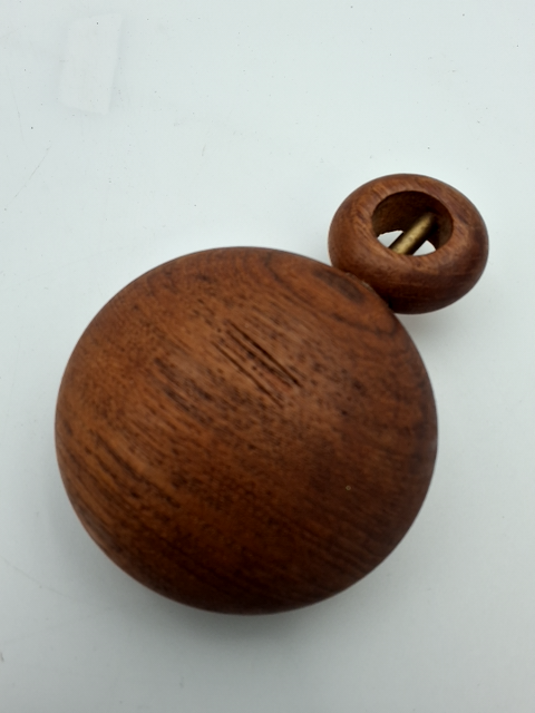 Teak nøddeknækker, trip trap