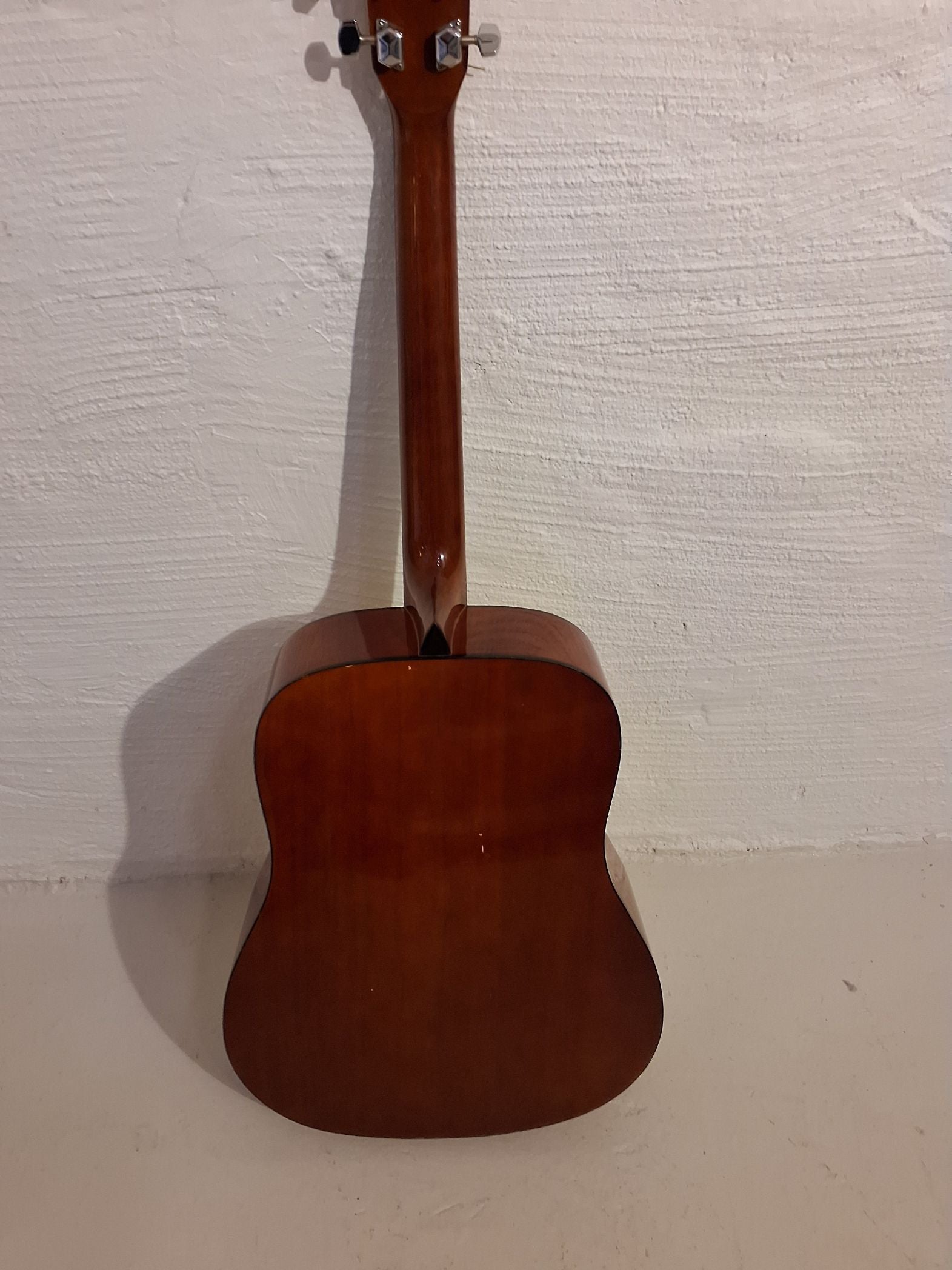 Chantry akustisk guitar