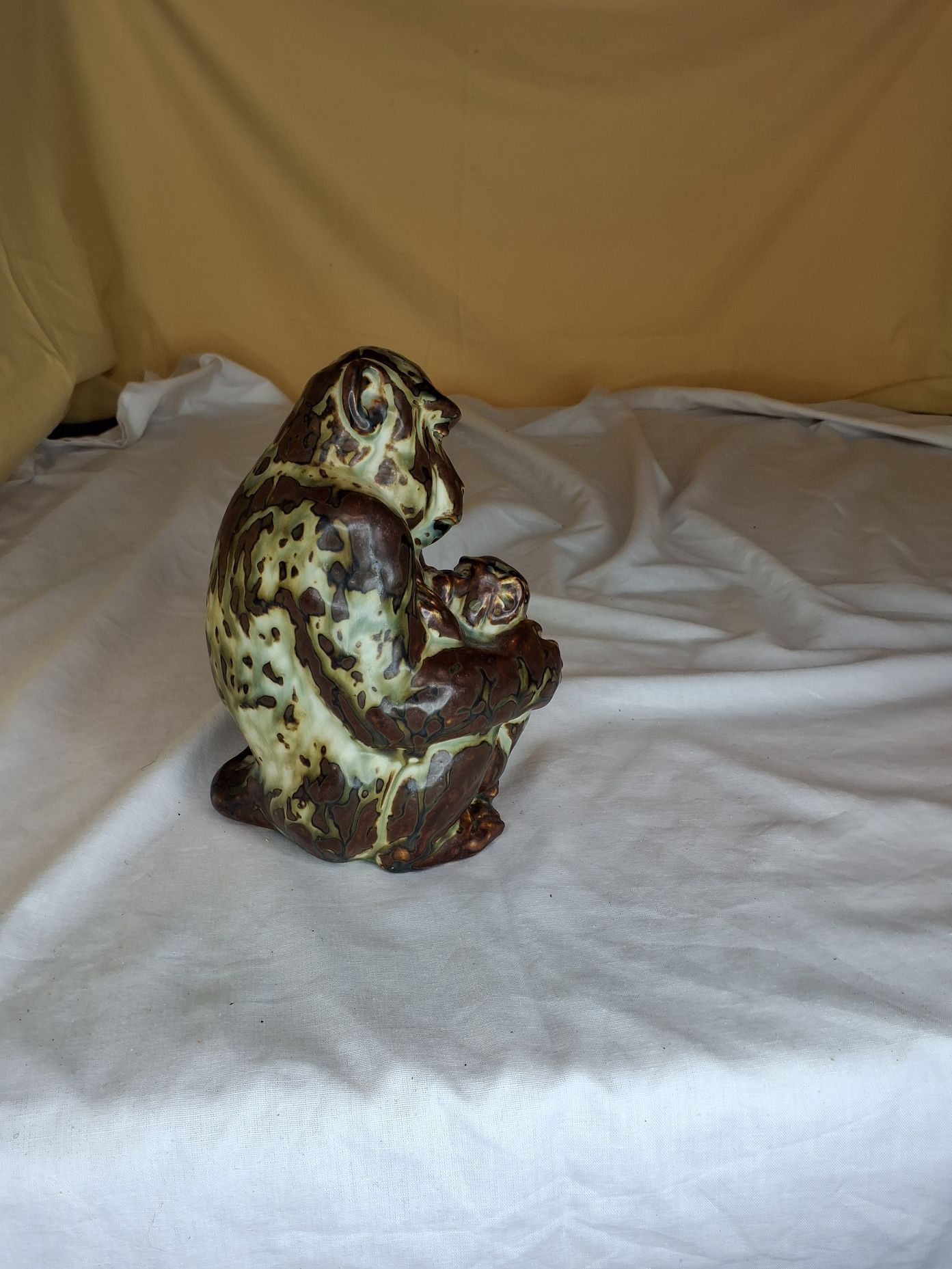 Royal Copenhagen stenstøjsfigur af abe med unge