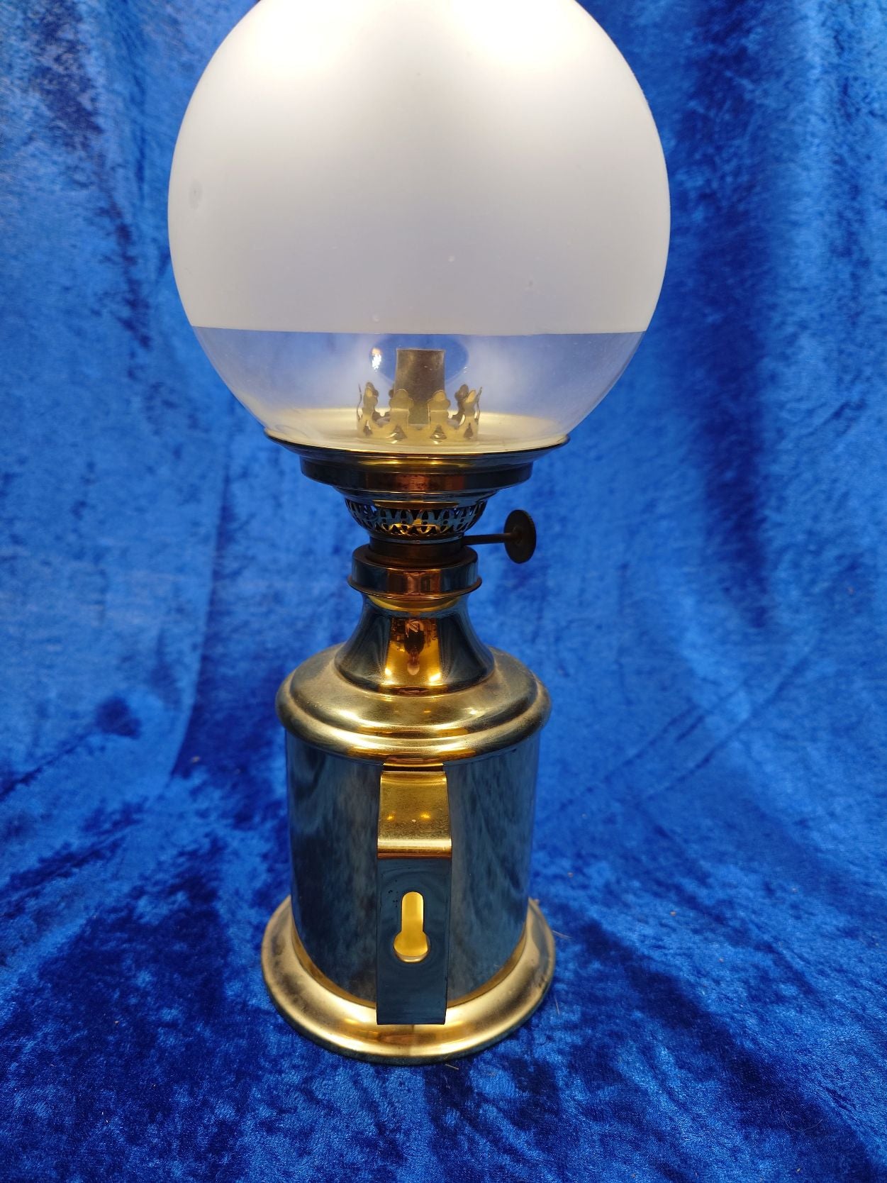 G. V. Harnisch petroleums bordlampe