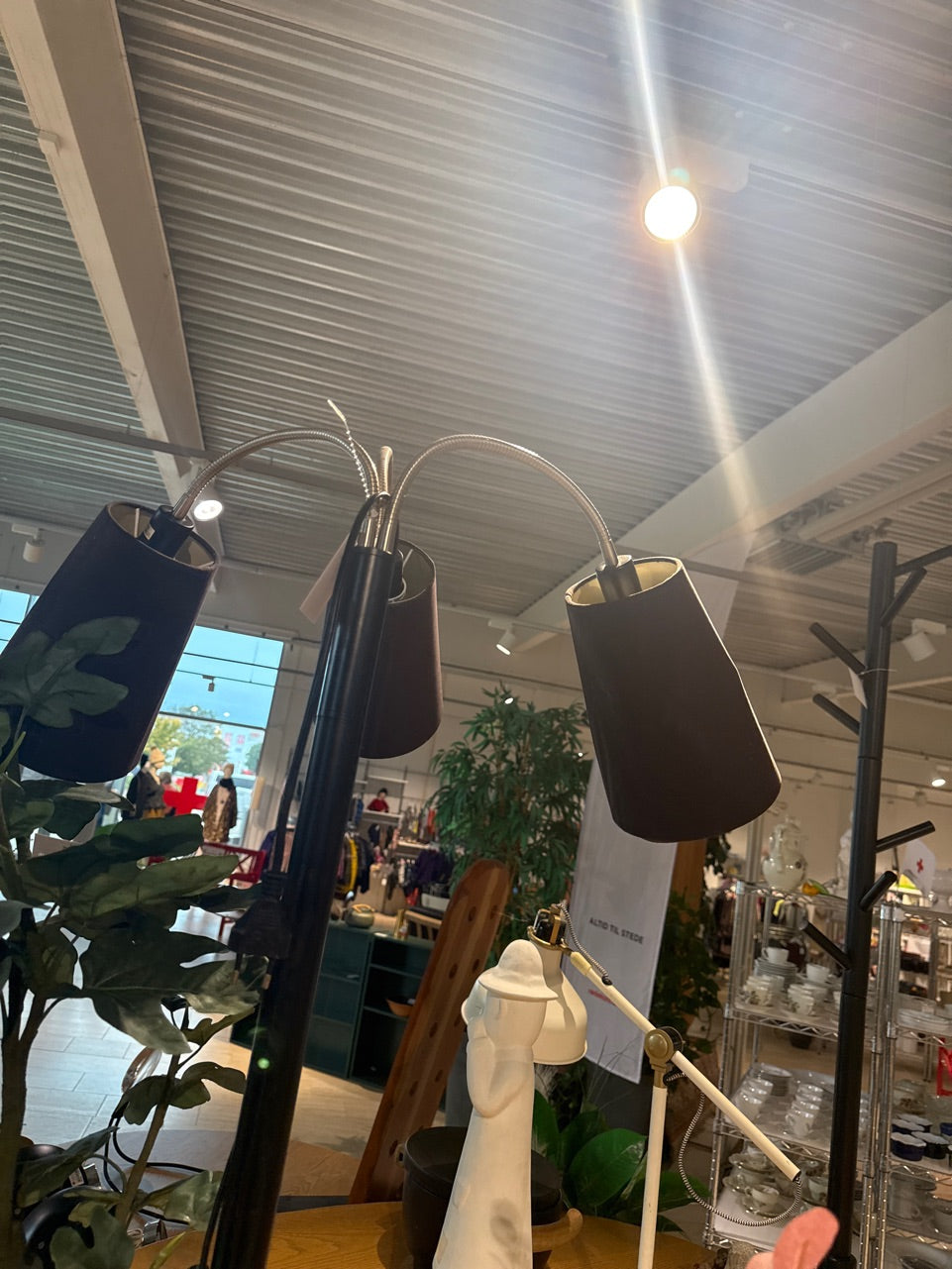 Gulvlampe sort m. 3 skærme