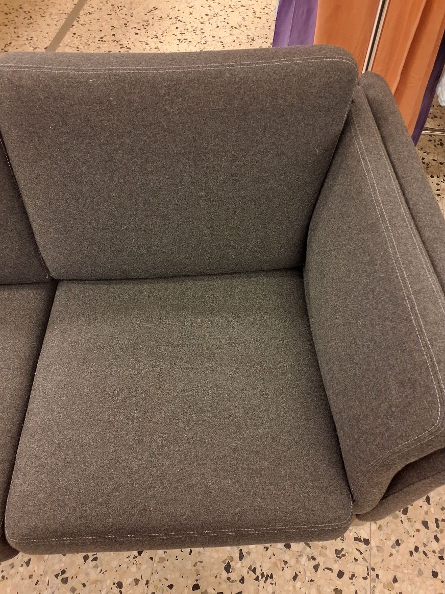 2 personers sofa. Grå