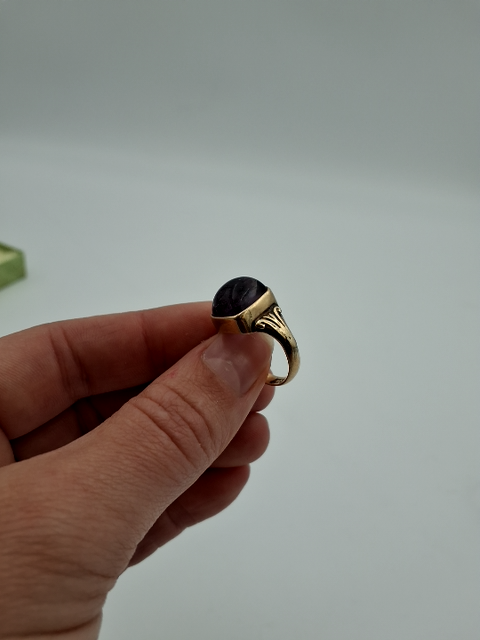 Guld ring, 14 karakterer, amatyst
