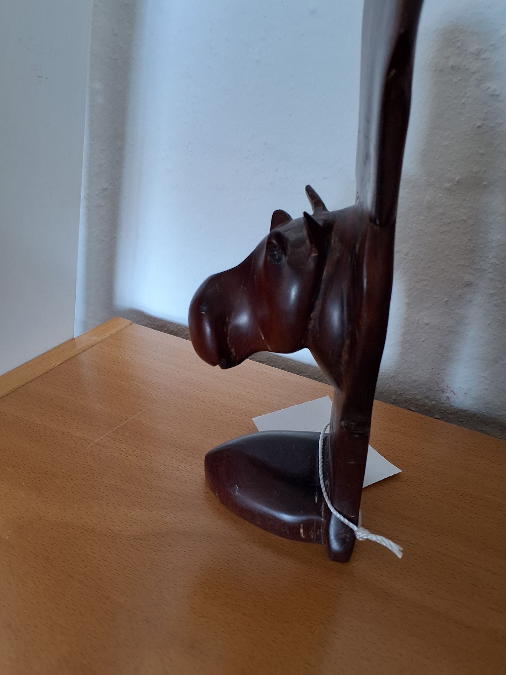 Bogstøtte med udskåret hoved af flodhest