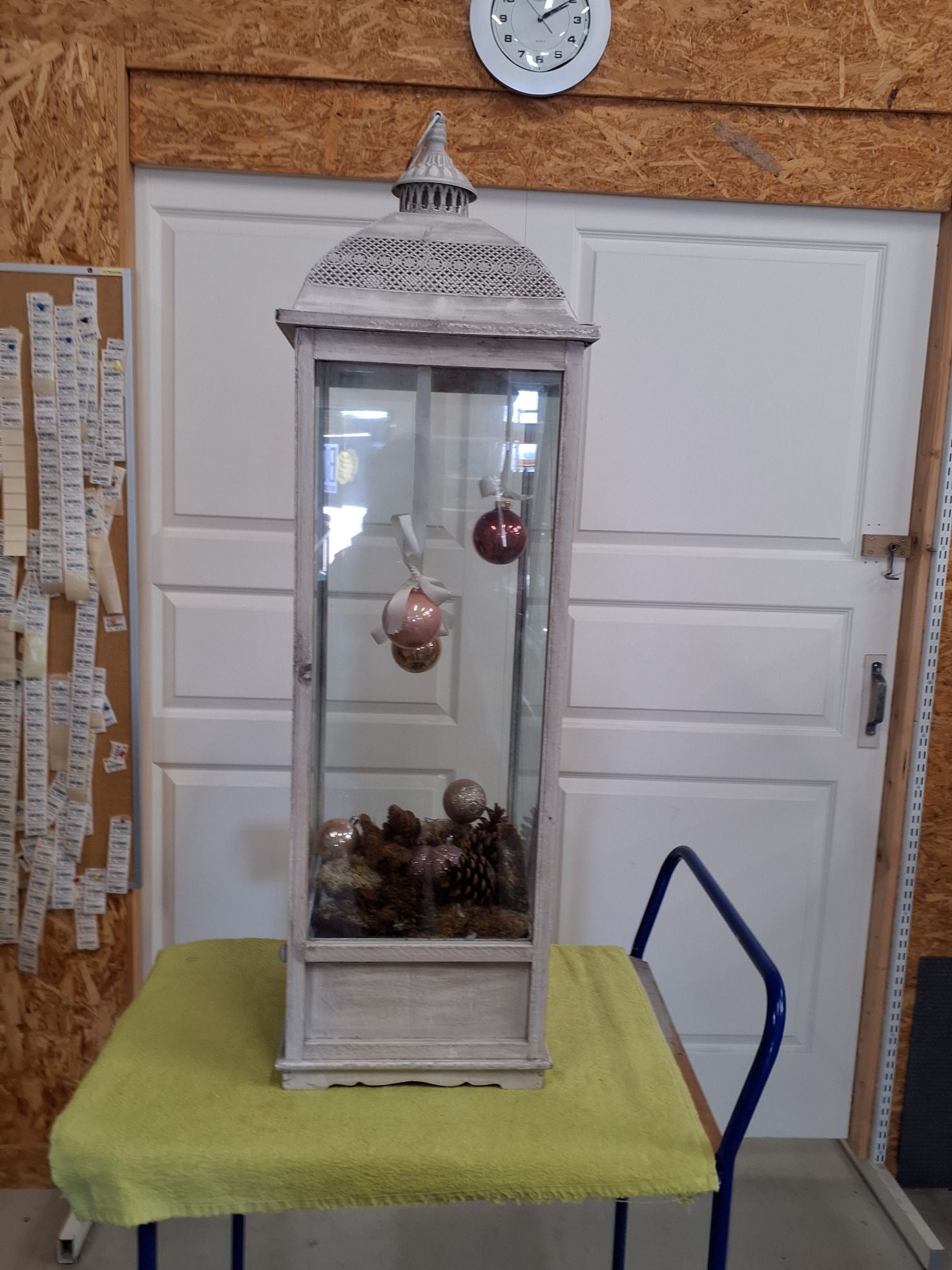 Stor lanterne med julepynt - 110 cm