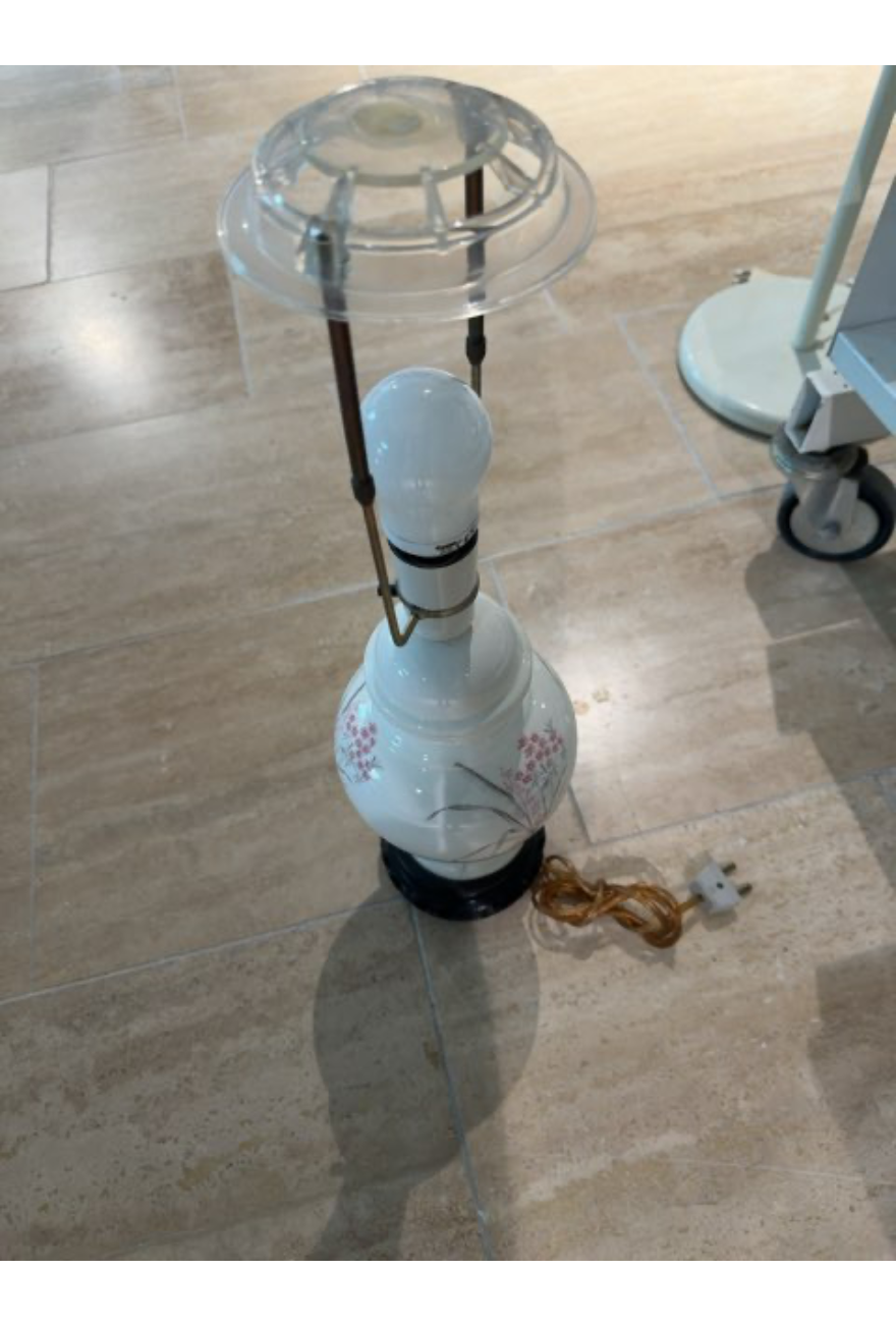 Lampe i porcelæn med blomster