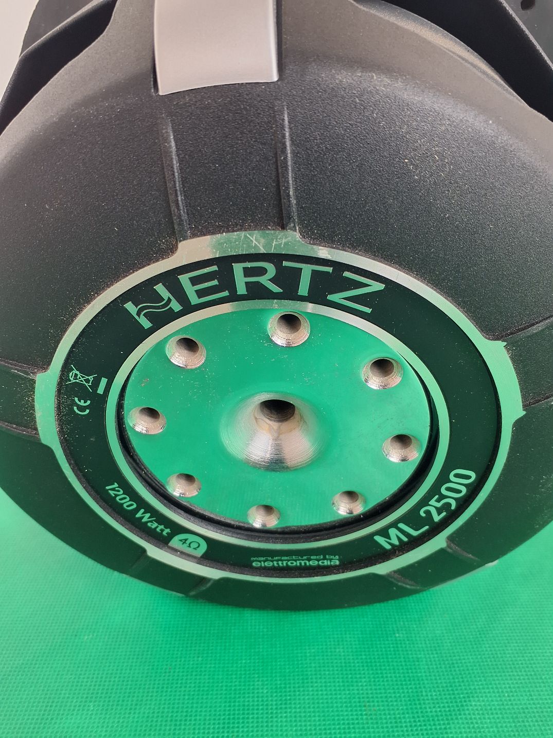 Hertz ML 2500.bilsubwoofer