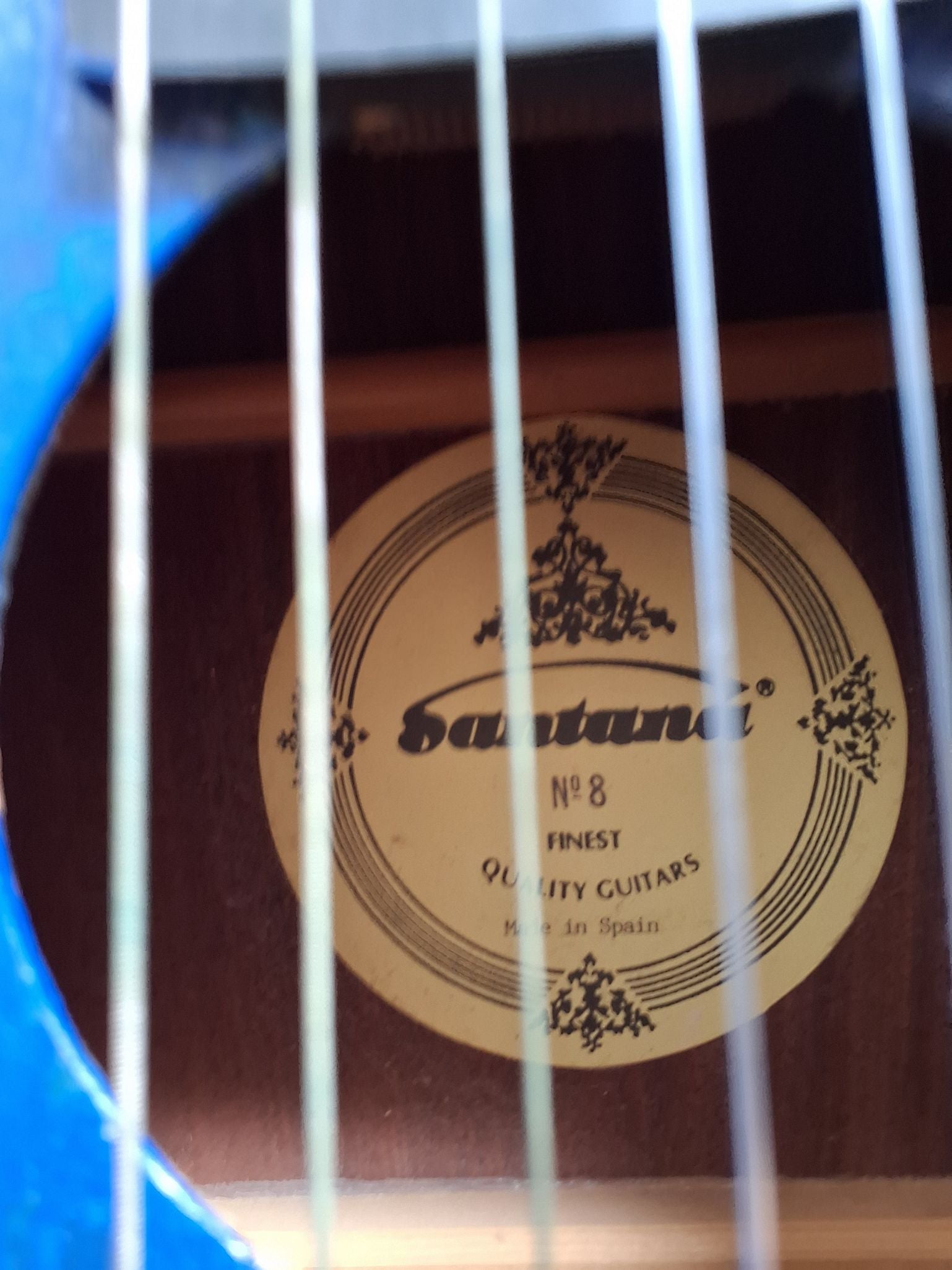 Gammel dekoreret guitar