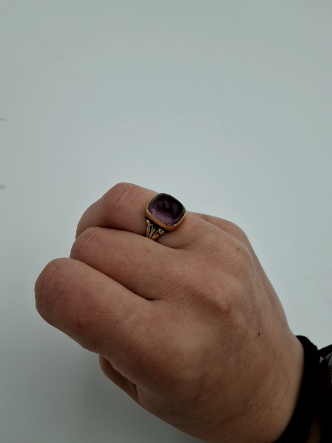 Guld ring, 14 karakterer, amatyst