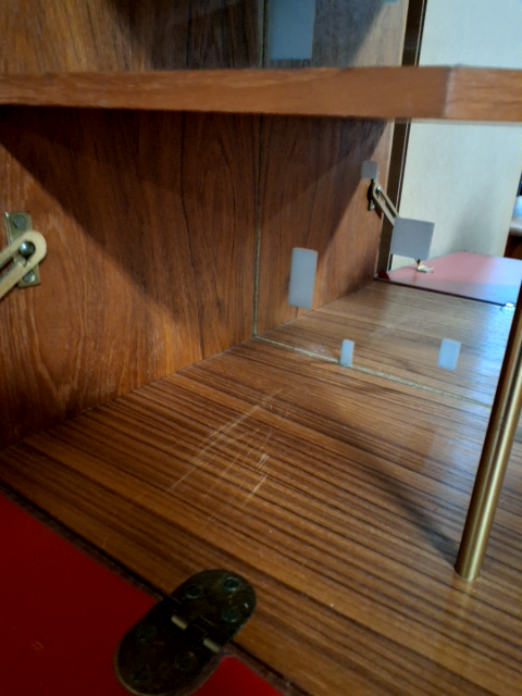 Reol med bar, klassisk design