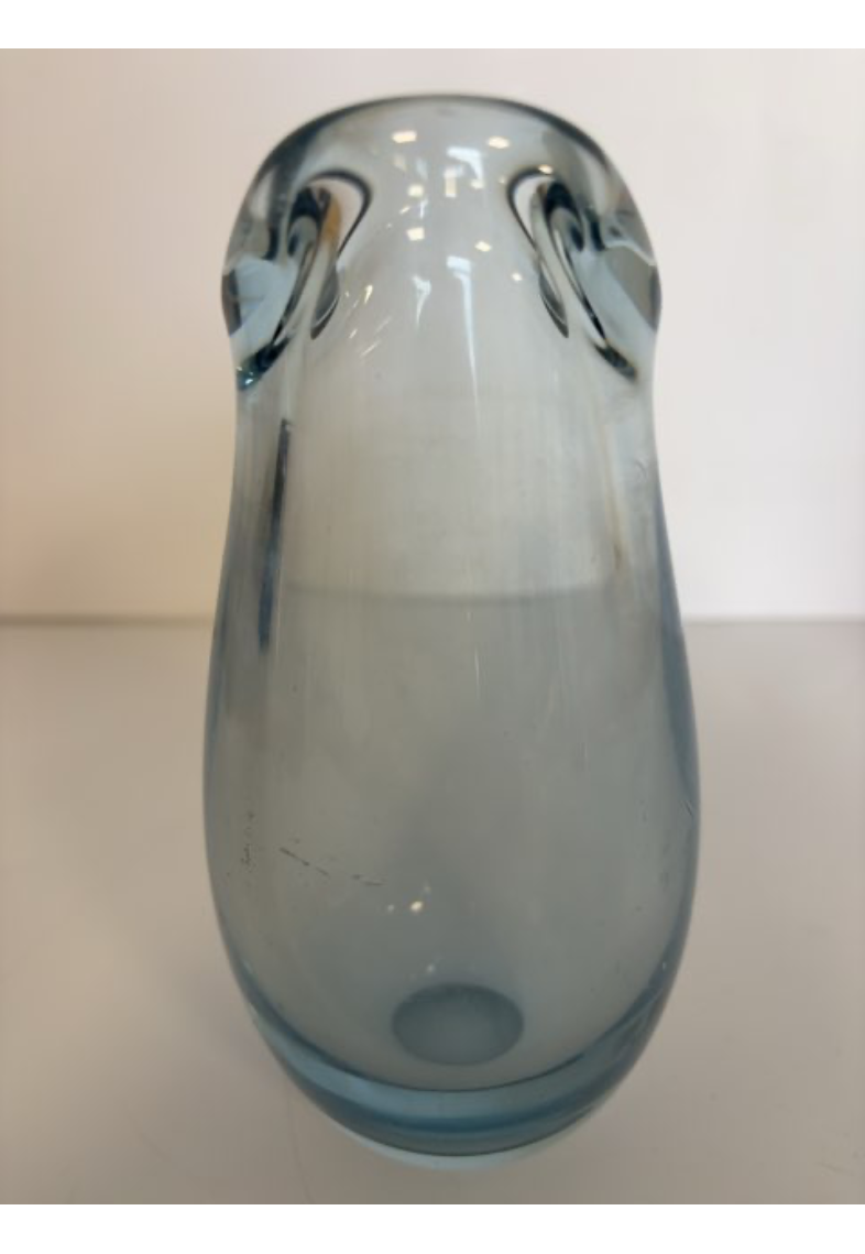 Blå gennemsigtig vase