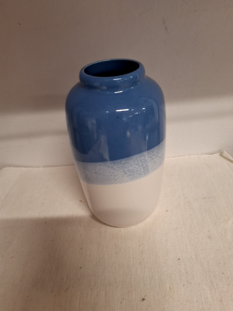 Blå og hvid vase