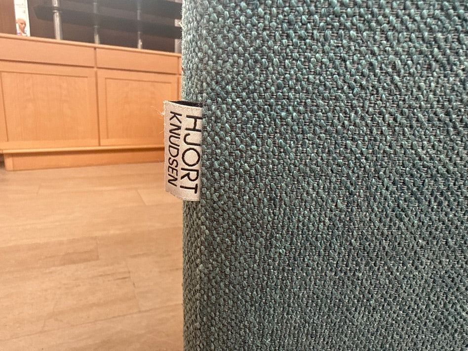 Blå sofa "Hjort Knudsen"