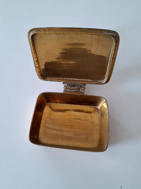 Askebæger i messing med træhåndtag