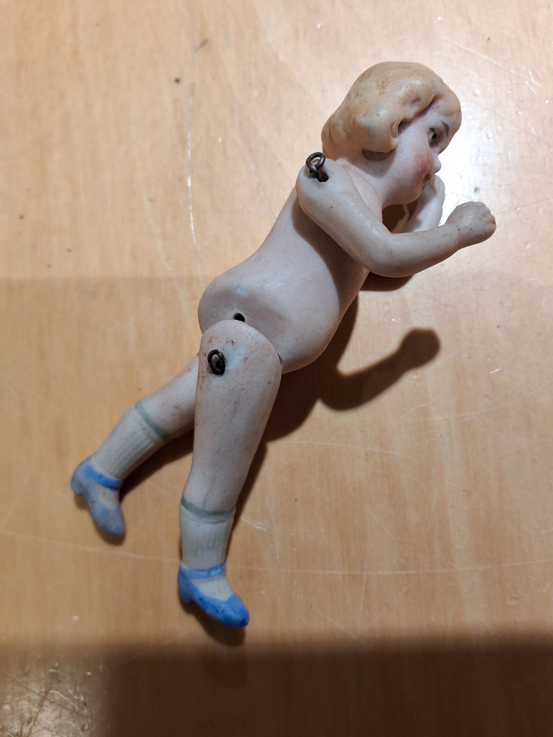 Tysk antik porcelæns minidukke i god stand