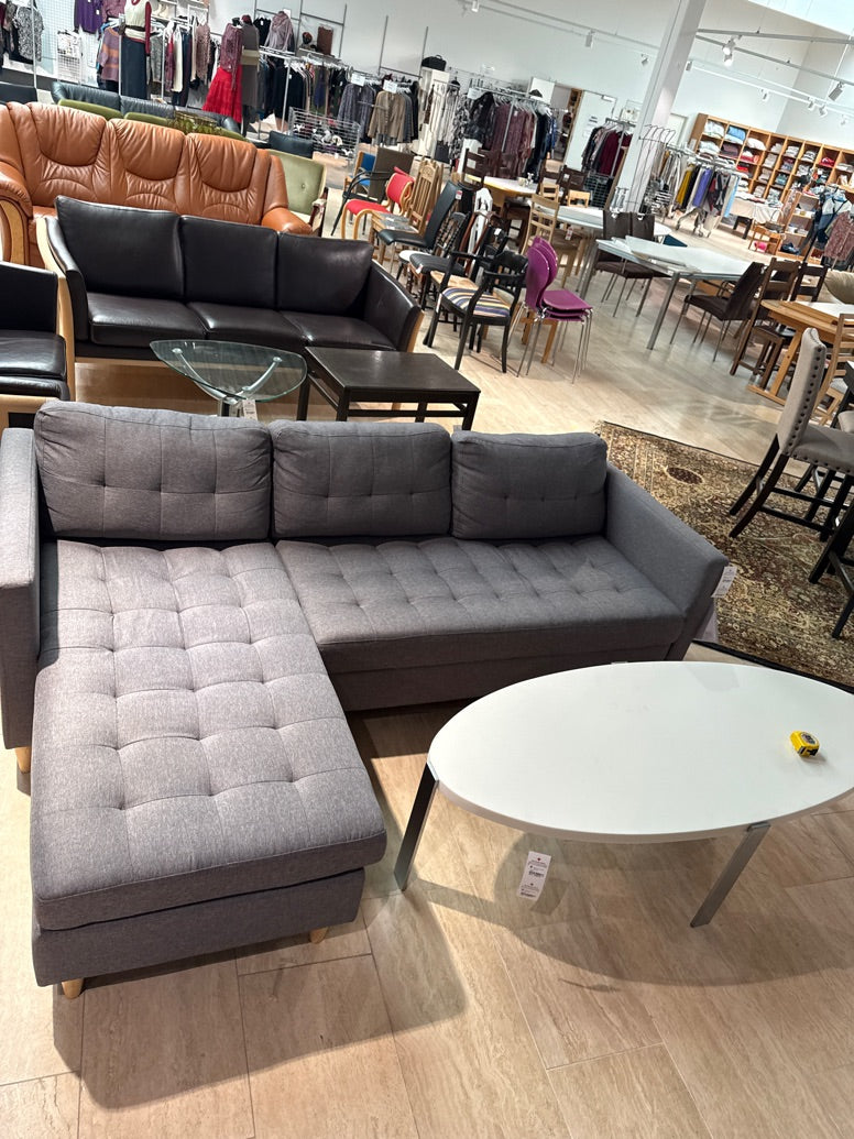 Sofa i grå stof
