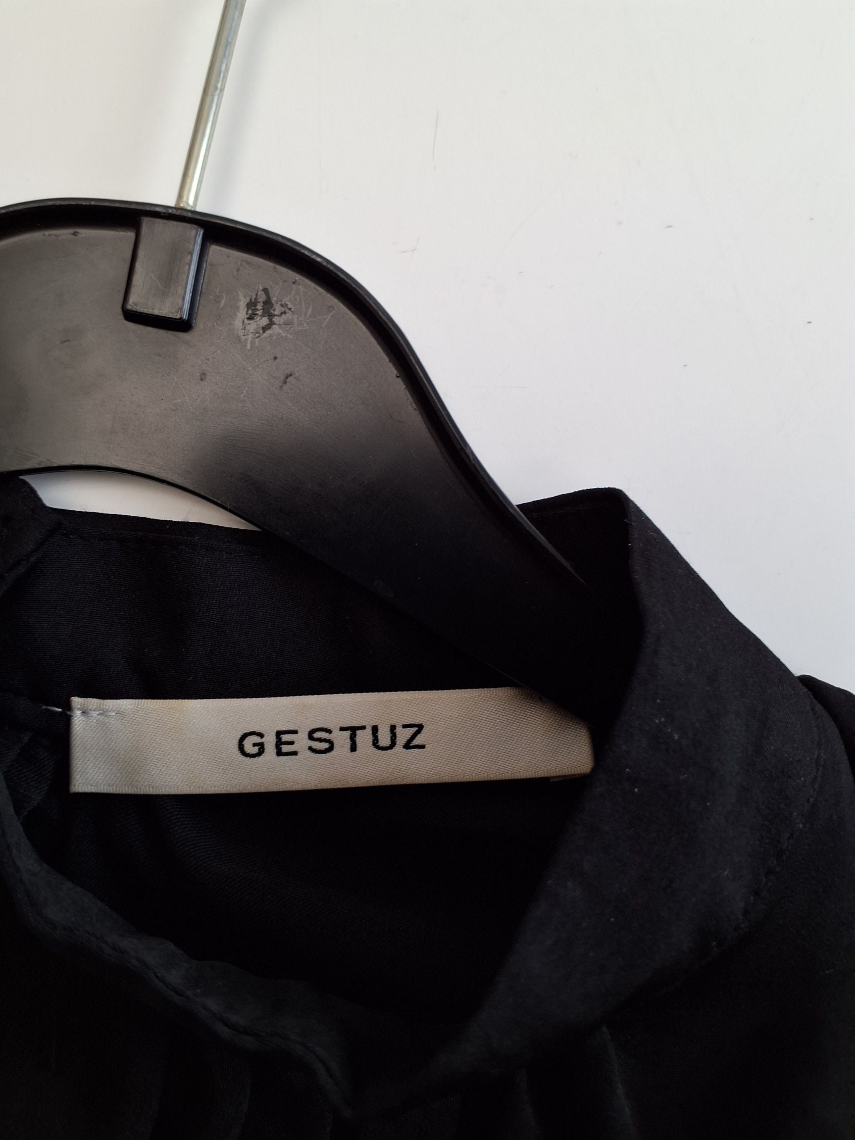 Gestuz Top
