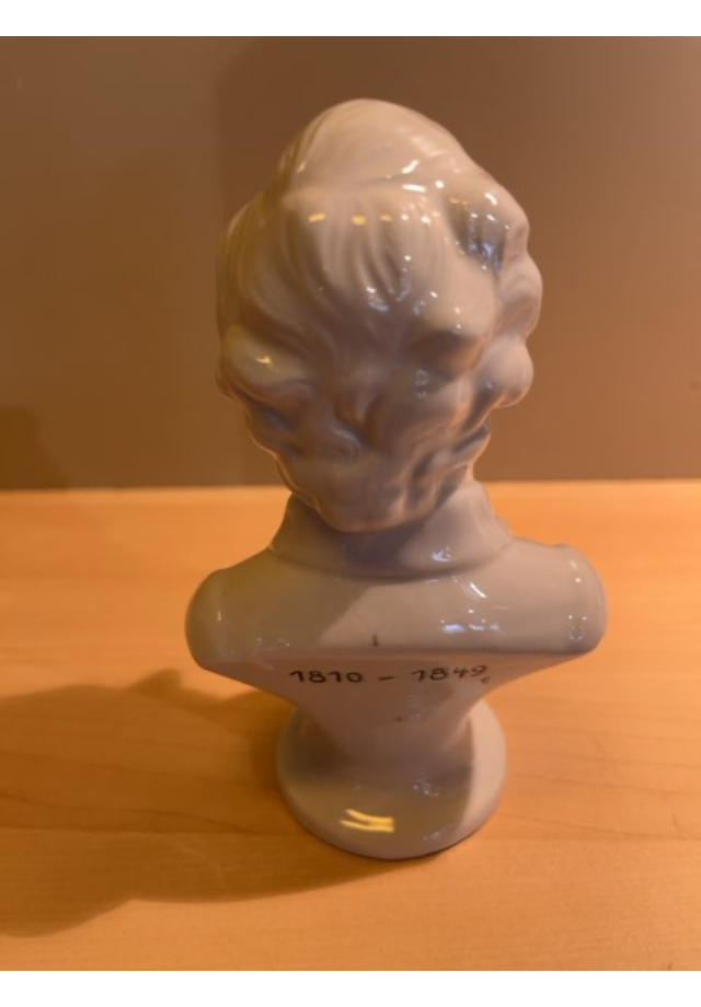 Buste af Chopin. Stemplet kan ikke læses.