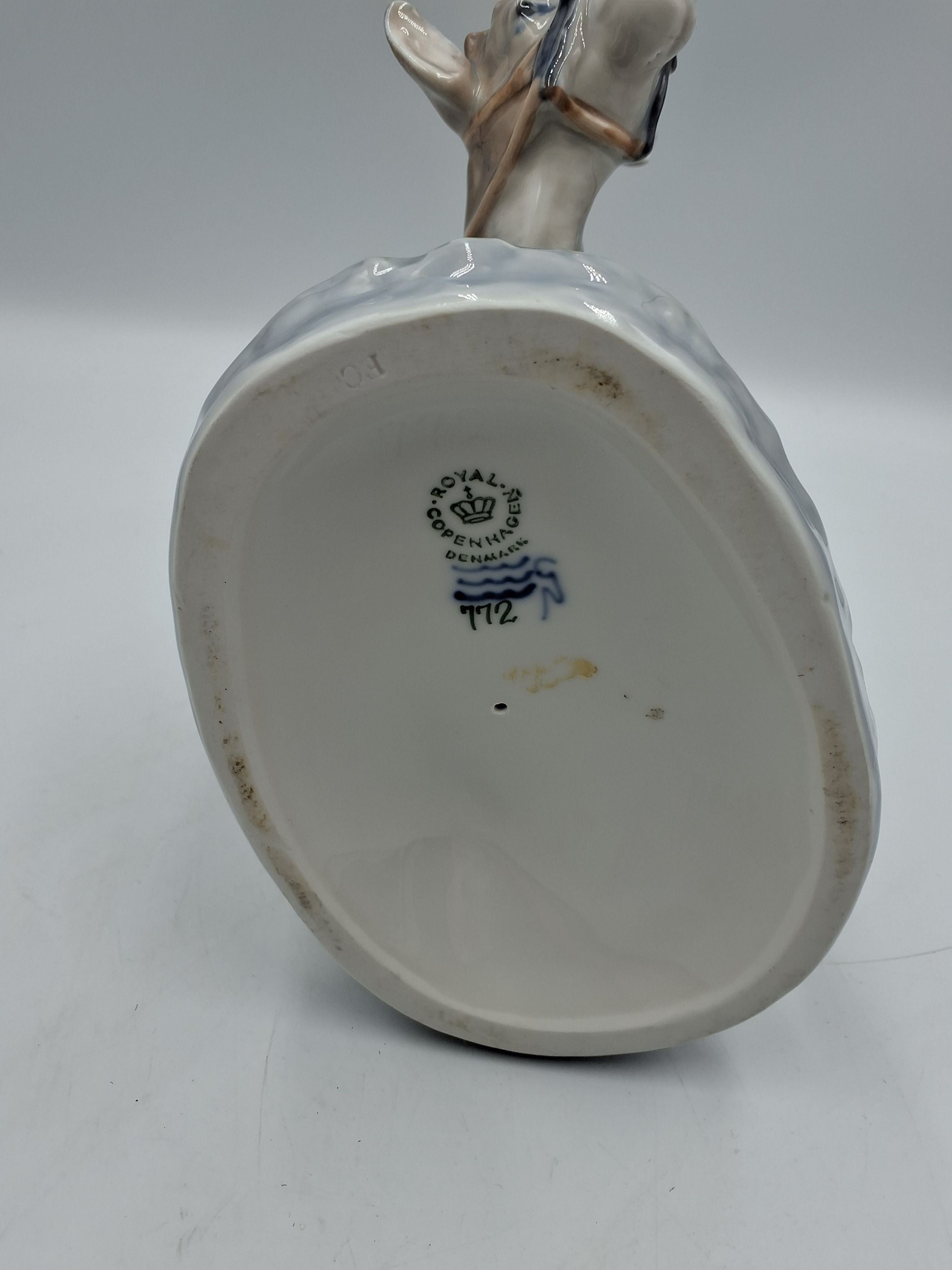 Royal Copenhagen Dreng med kalv