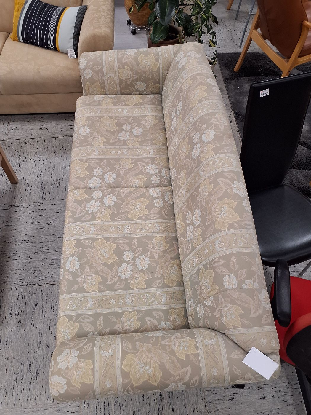 Lys blomsterprint sofa