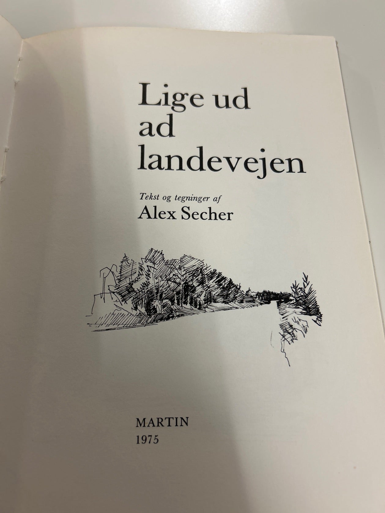 Lige ud af landevejen af Alex Secher