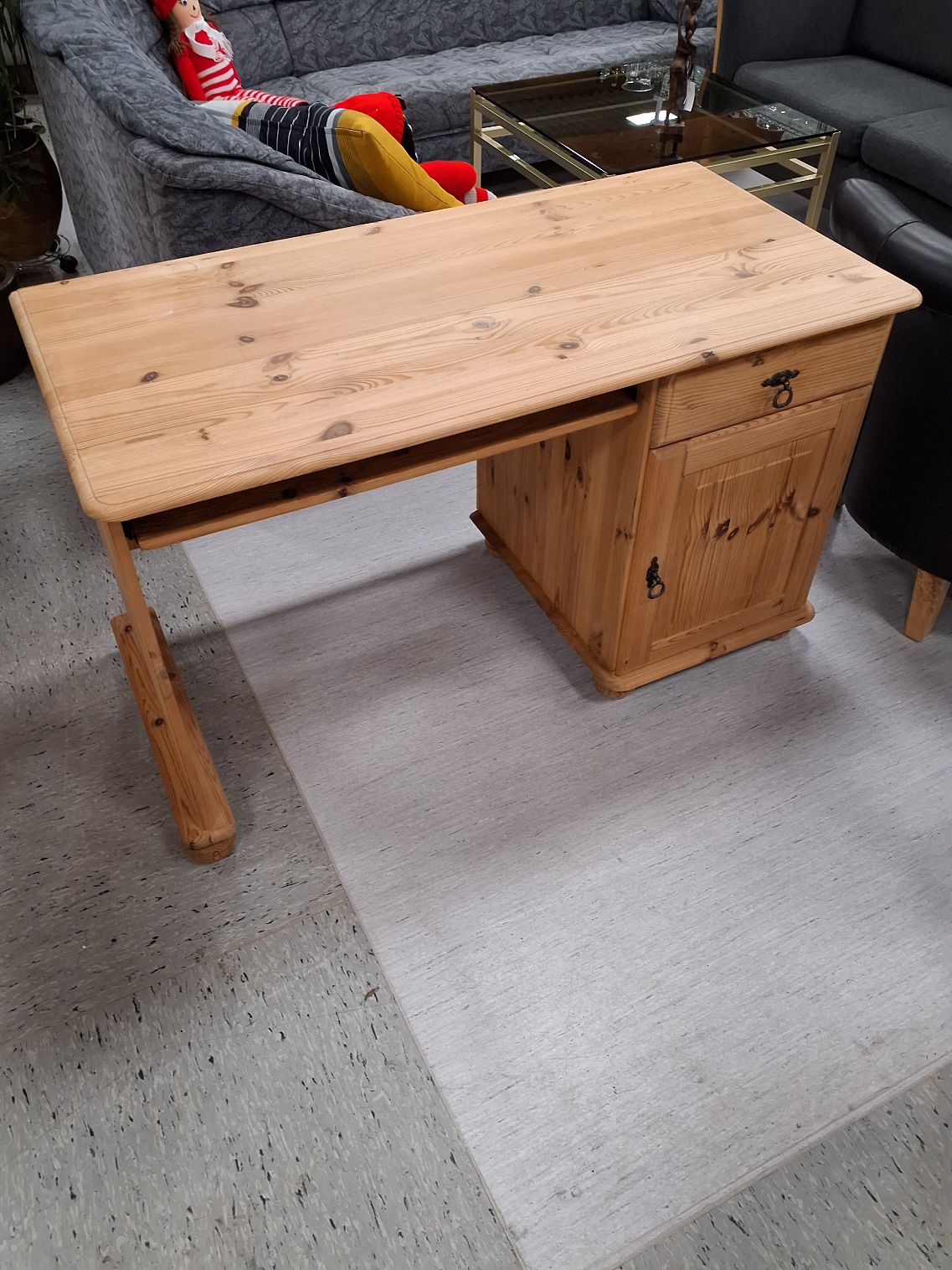 Skrivebord fyrretræ