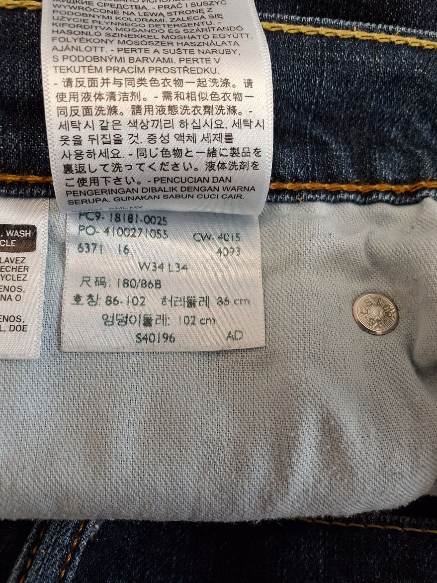 Levis Bukser