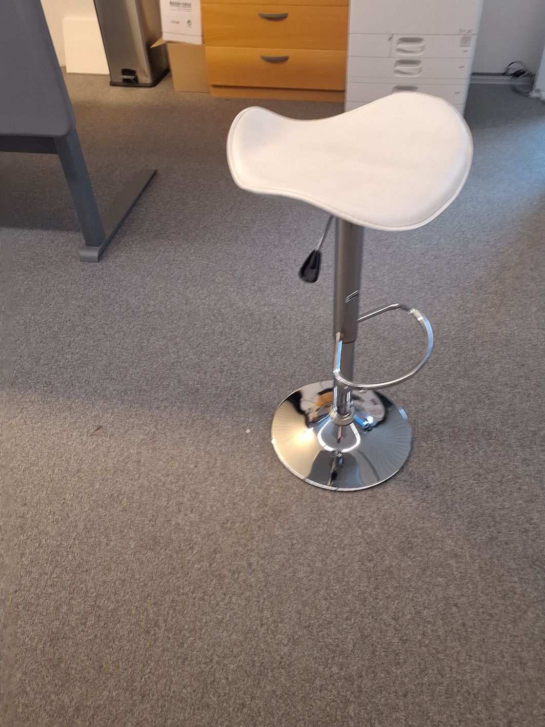 Stol, barstol hvid sæde 6523