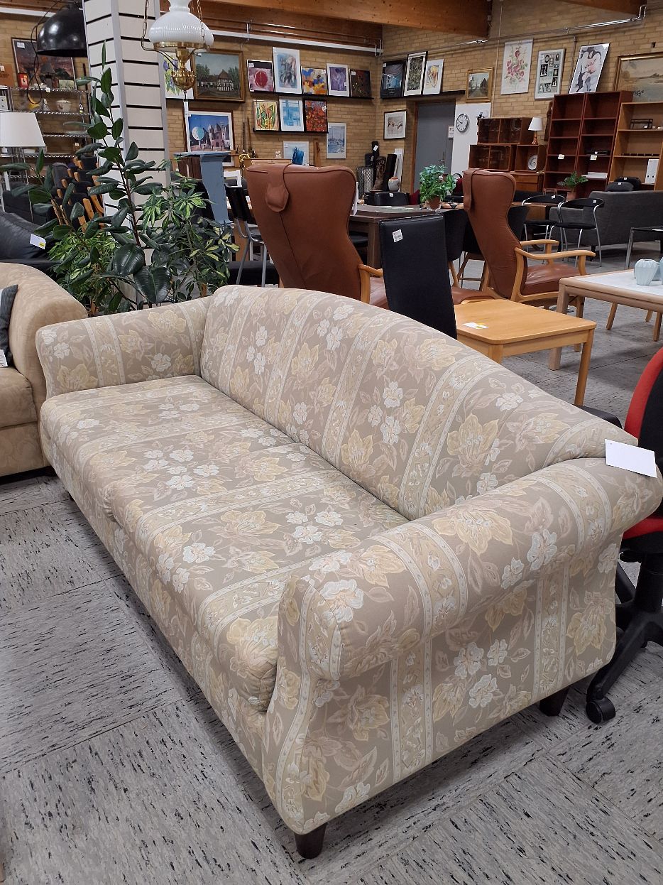 Lys blomsterprint sofa