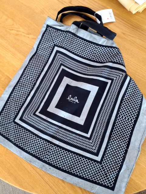 Lala Berlin mulepose