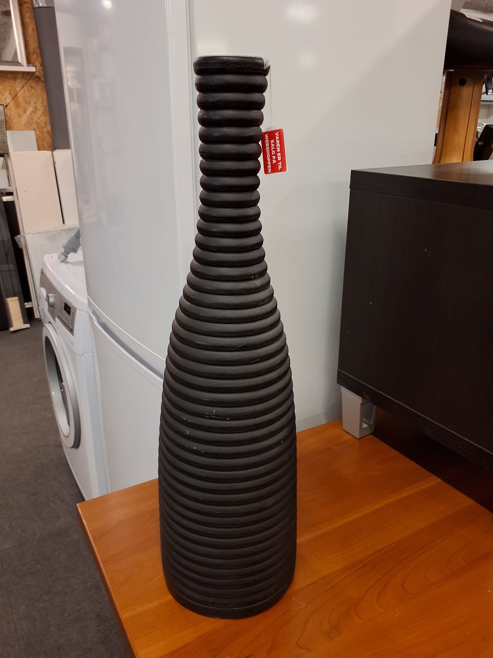 Høj sort vase