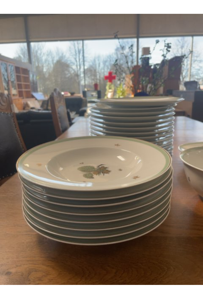 B&G Hasselnød. Spisestel 27 dele