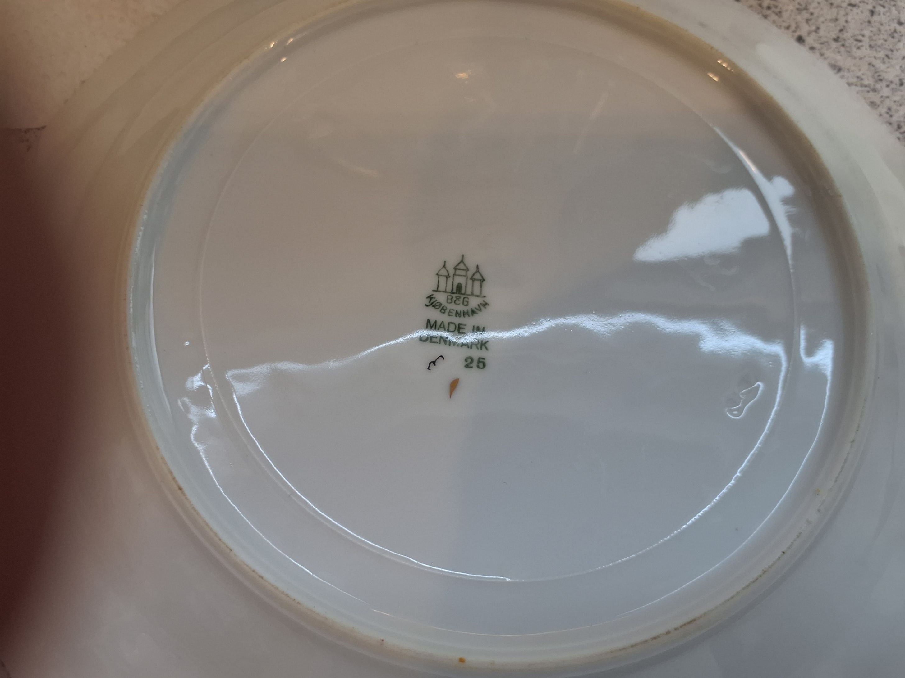 Spise og kaffestel mærket Krysantemum