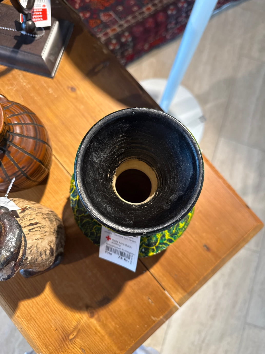 Vase med grønt mønster