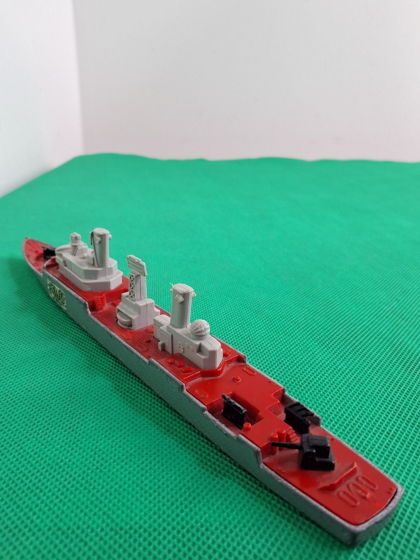 Matchbox Rød Sea Kings Frigate
