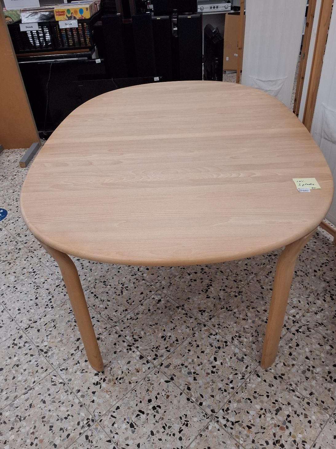 Bord i lyst bøgetræ