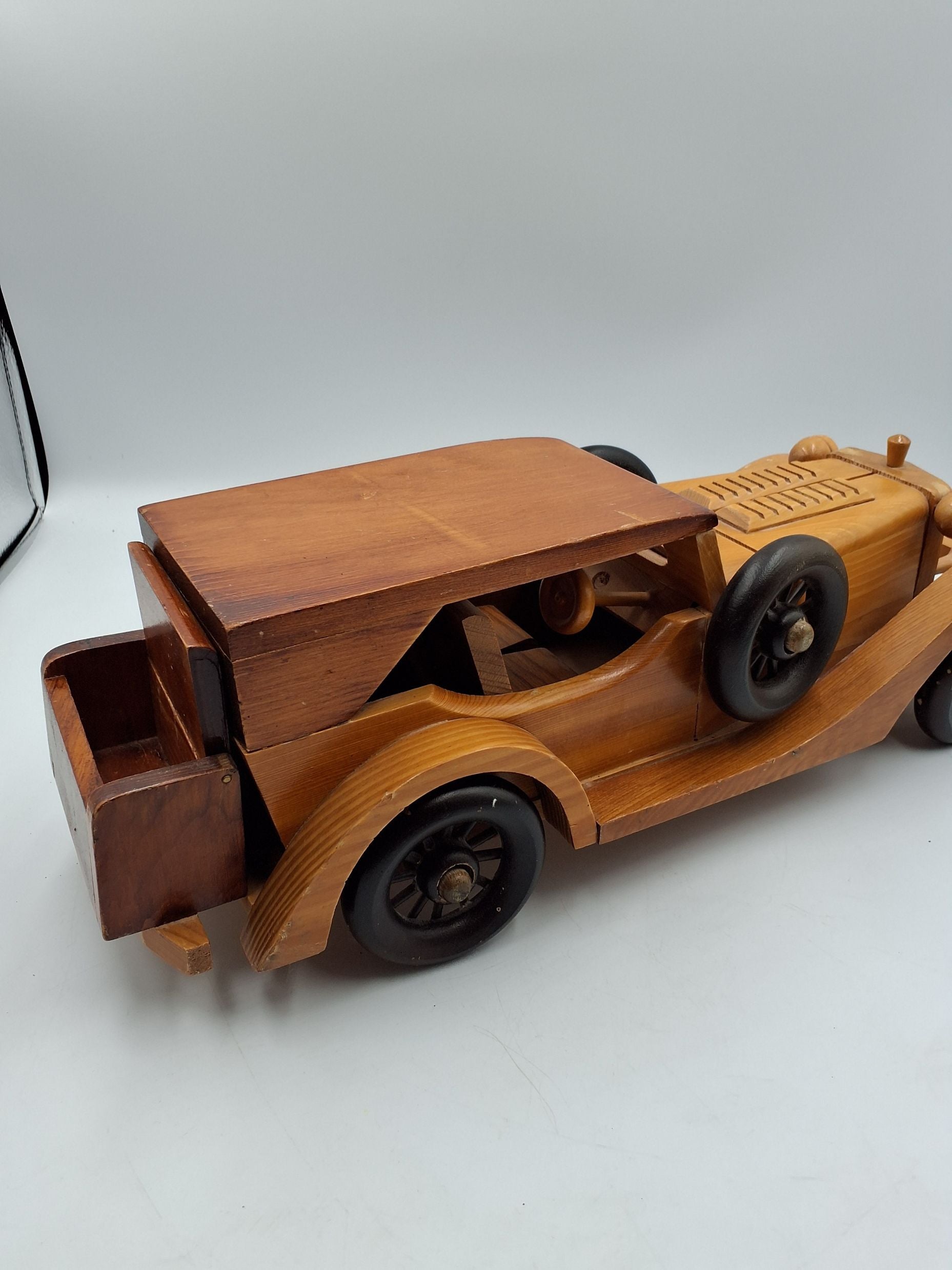 Vintage Ford træbil