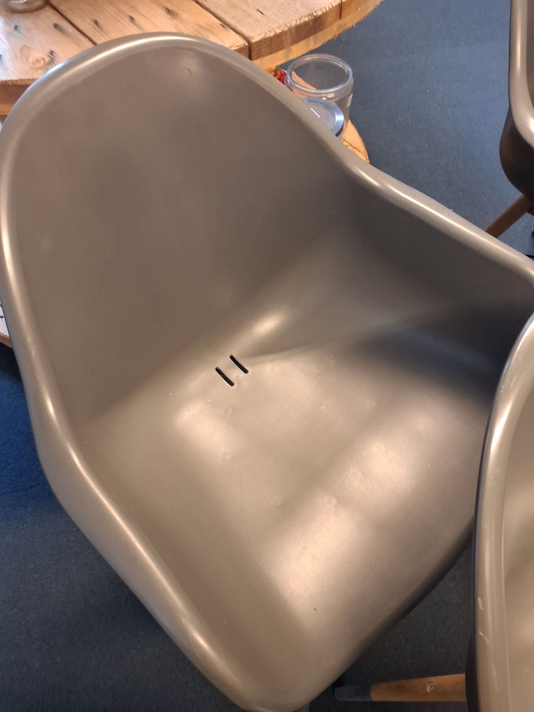 Plaststole i grå 4. Stk.
