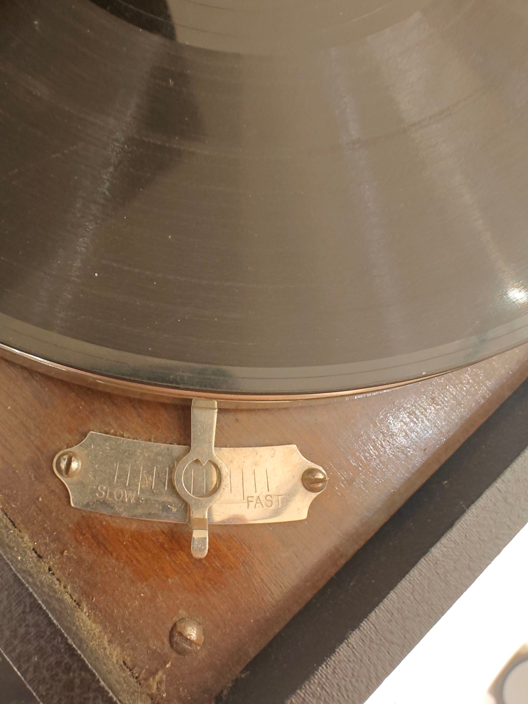 HMV (His Master's Voice) rejsegrammofon
