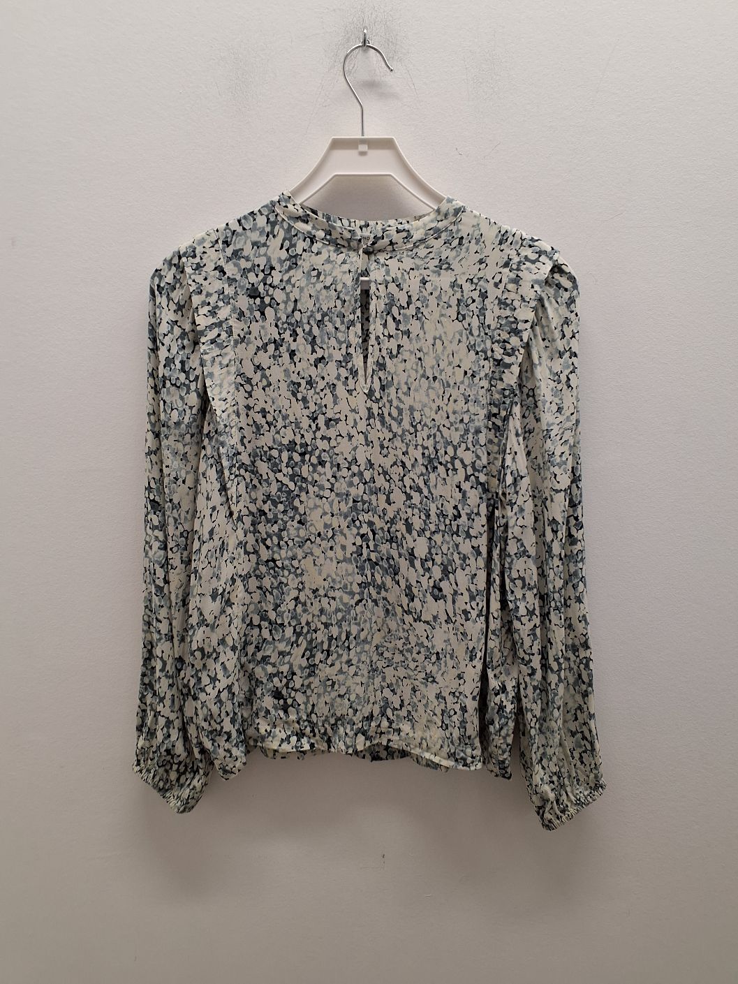 Second Female bluse