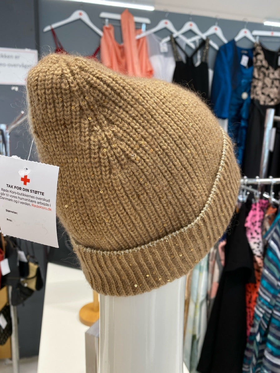 Lala Berlin strikhue med uld og mohair – beige/guld