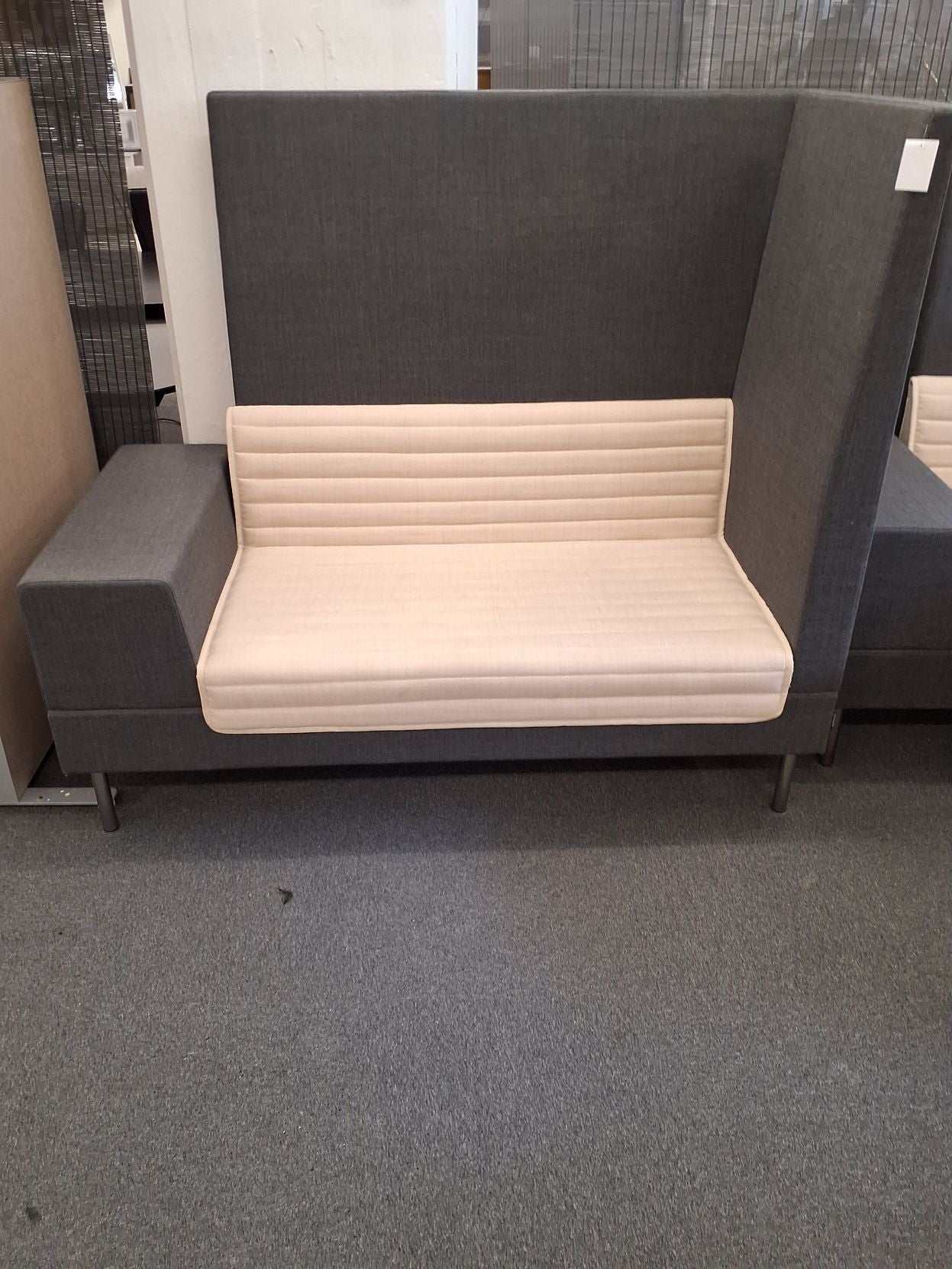 Loungesofa som rumdeler