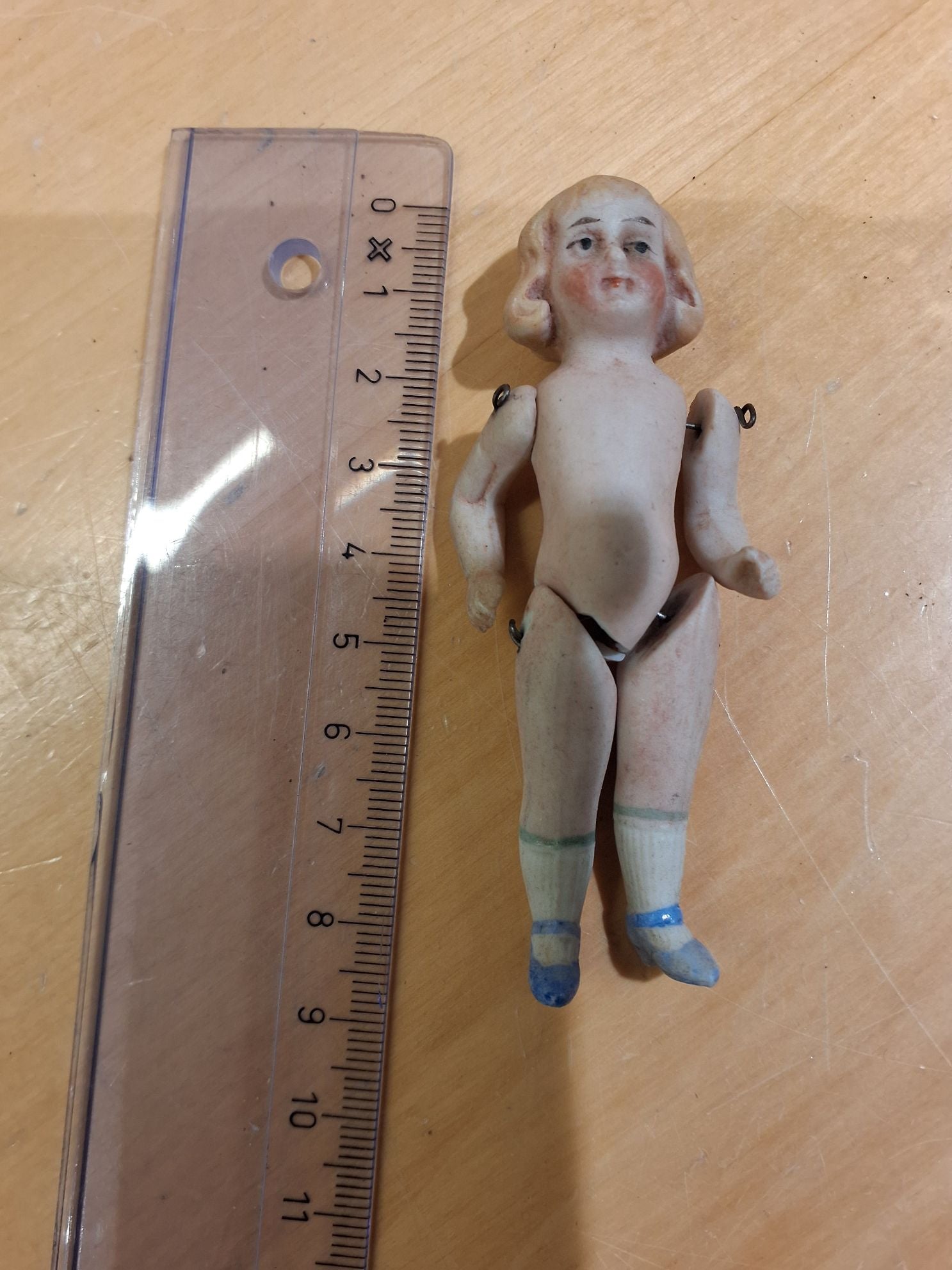 Tysk antik porcelæns minidukke i god stand
