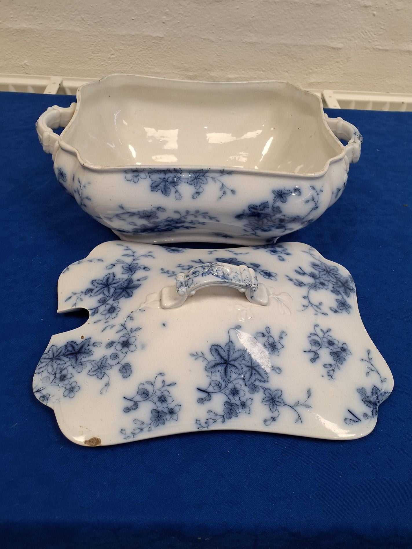 Gammel Engelsk Fad/Terrrin