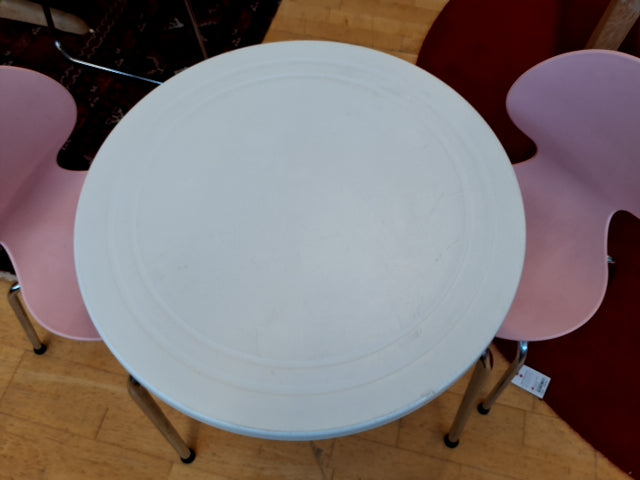 Lille børne bord med 2 små pink stole