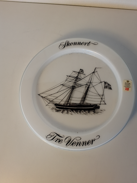 Holmegård -Tre venner - skibsplatte