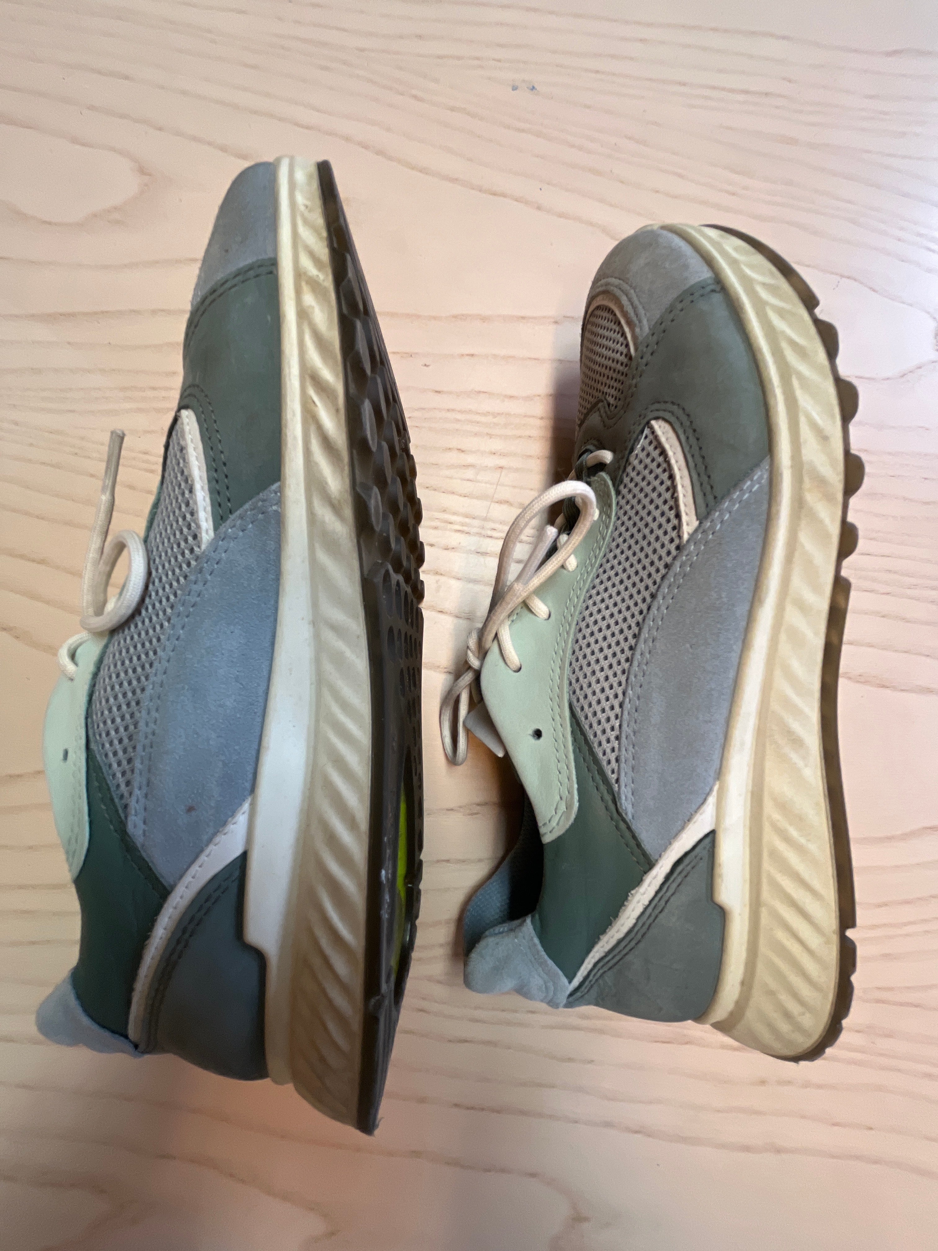 Ecco Sneakers