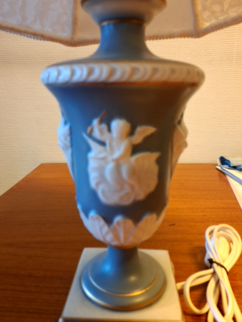 Italiensk retro lampe i porcelæn med skærm