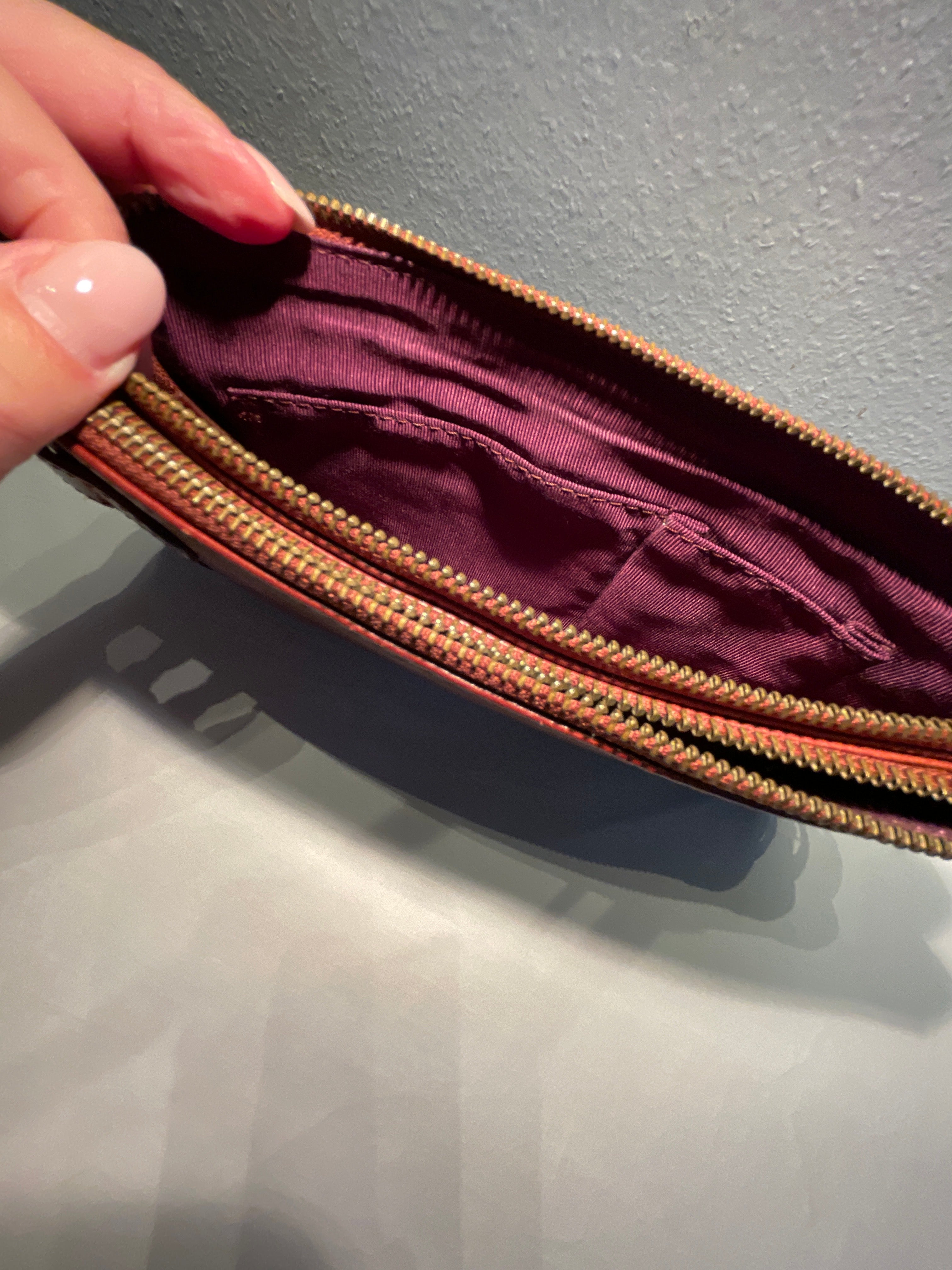 Mischa Barton clutch