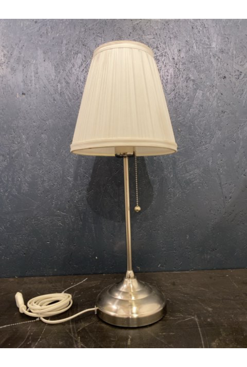 Bordlampe med plisseskærm